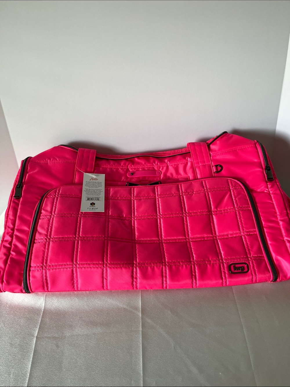 LUG - Trolley Duffel 2 Oversized Travel Bag in Magenta - Picture 9 of 11